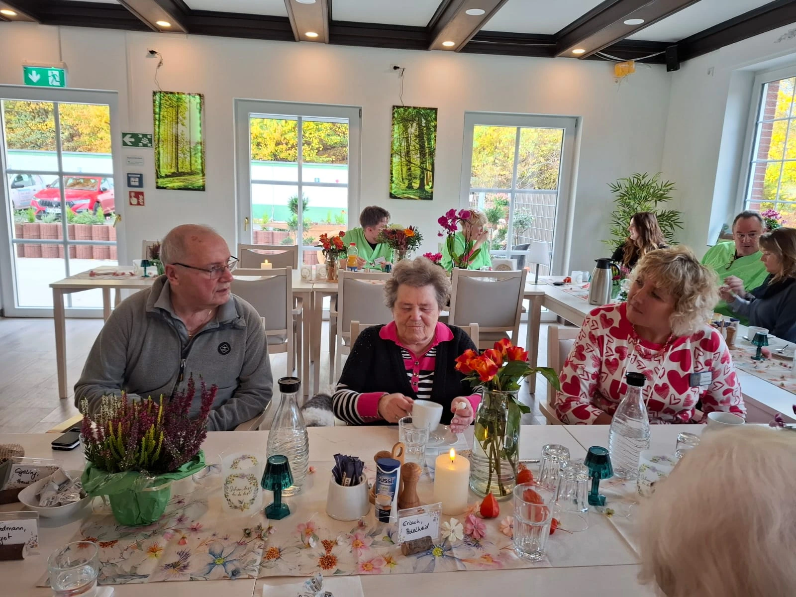 Zusammen sitzen im Hauptbereich